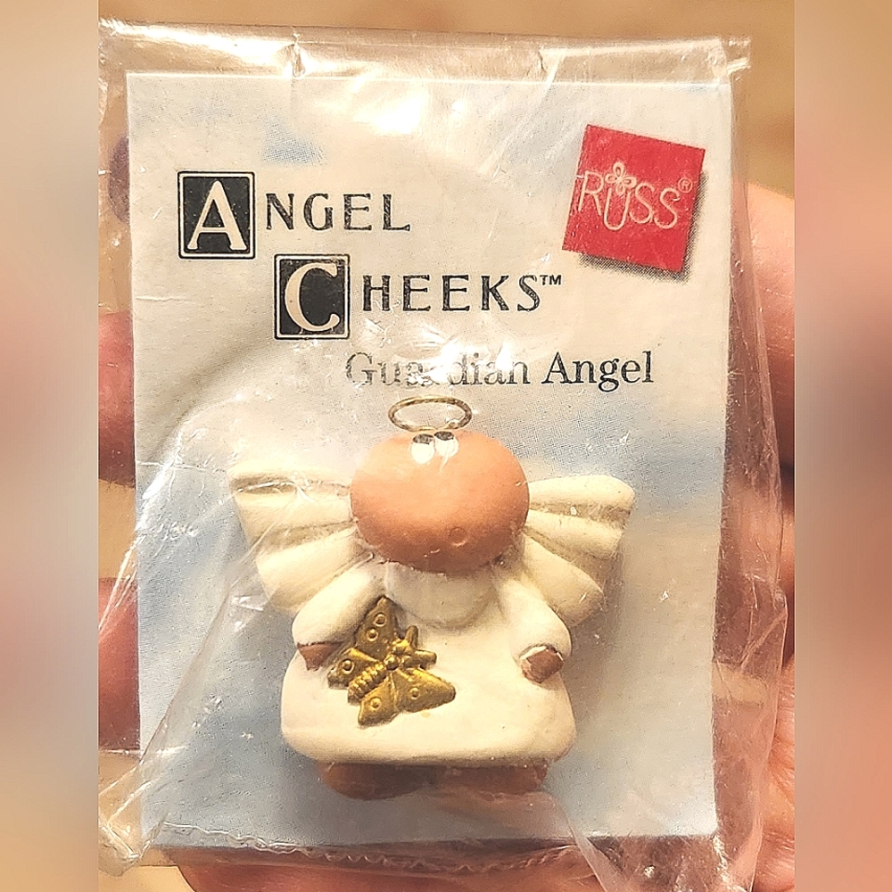 RUSS Kirk's Kritters Angel Cheeks 2001 "Butterfly Angel" Pin